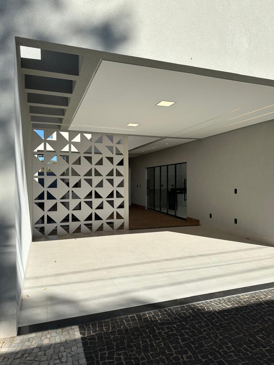 Casa nova 3 suítes com piscina e acabamento de alto padrão na 1205 Sul