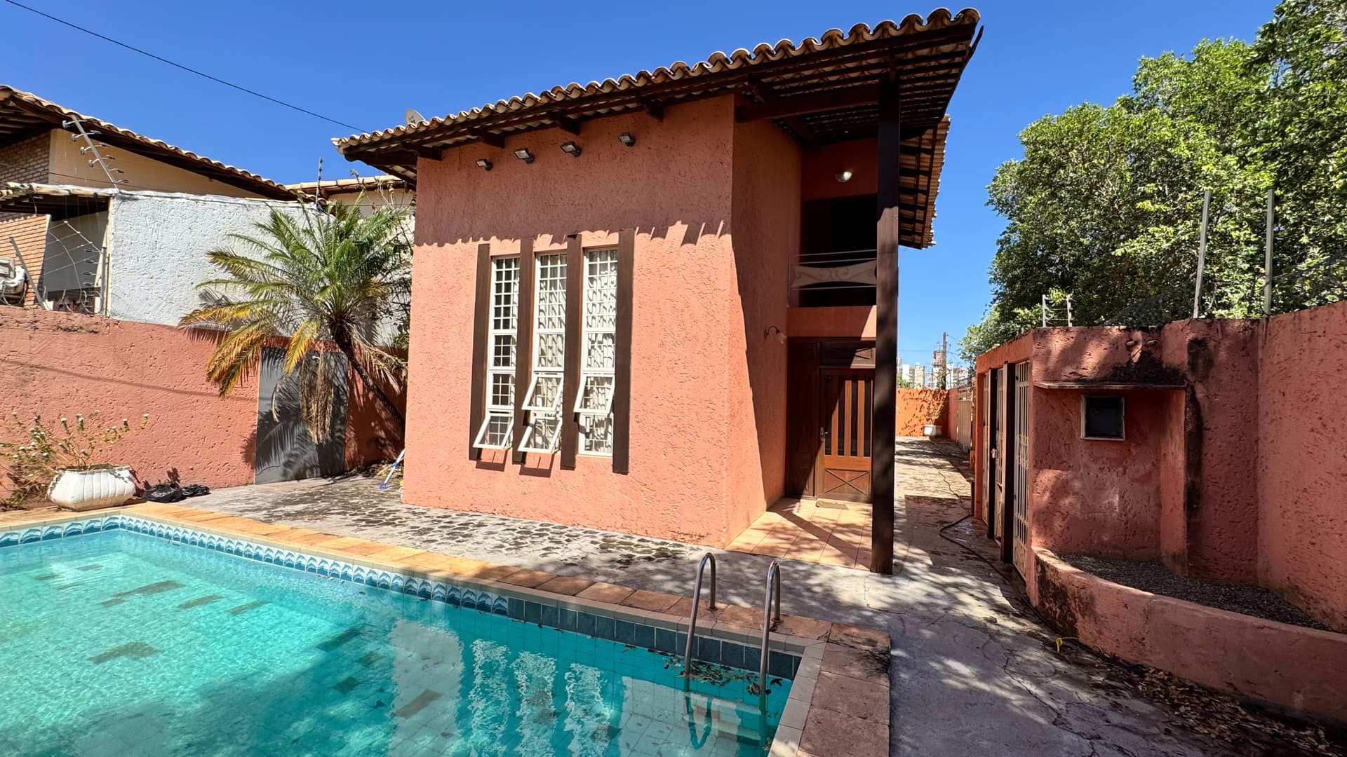 Casa de Esquina com 4 Quartos e Piscina à Venda na 206 Sul – Palmas/TO