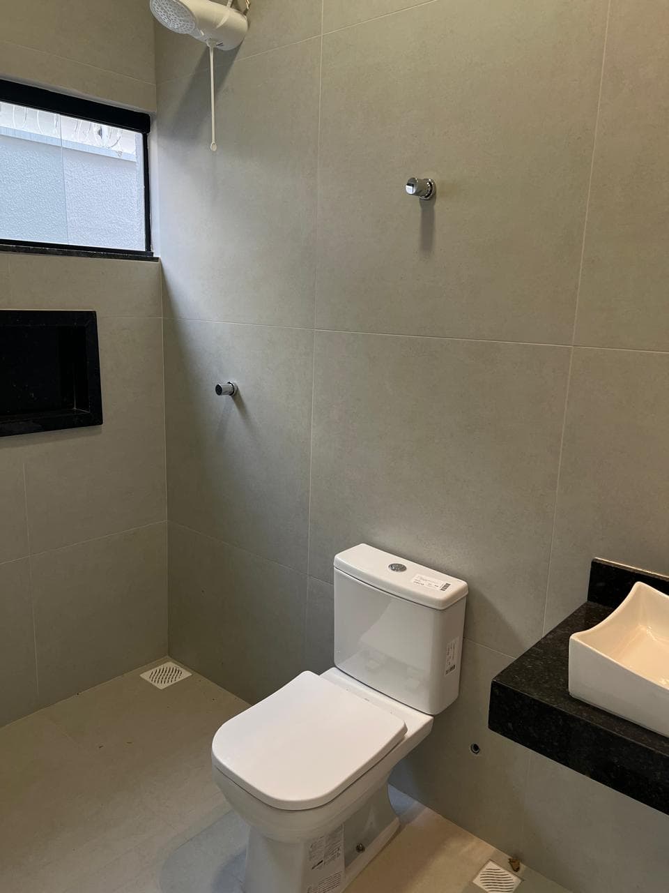 Casa nova com 2 quartos, sendo 1 suíte, para aluguel na 1603 Sul