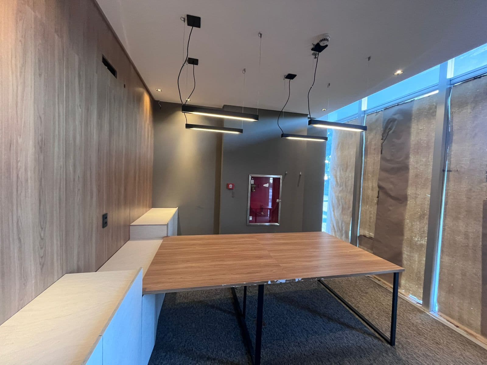 Sala comercial mobiliada para locação no JK Business Center em Palmas
