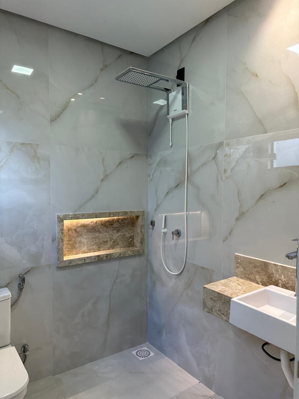 Casa nova 3 suítes com piscina e acabamento de alto padrão na 1205 Sul