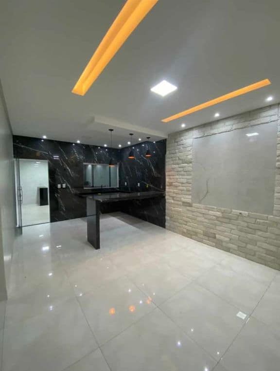 Casa 2 quartos com área gourmet e amplo terreno no Jardim Laila