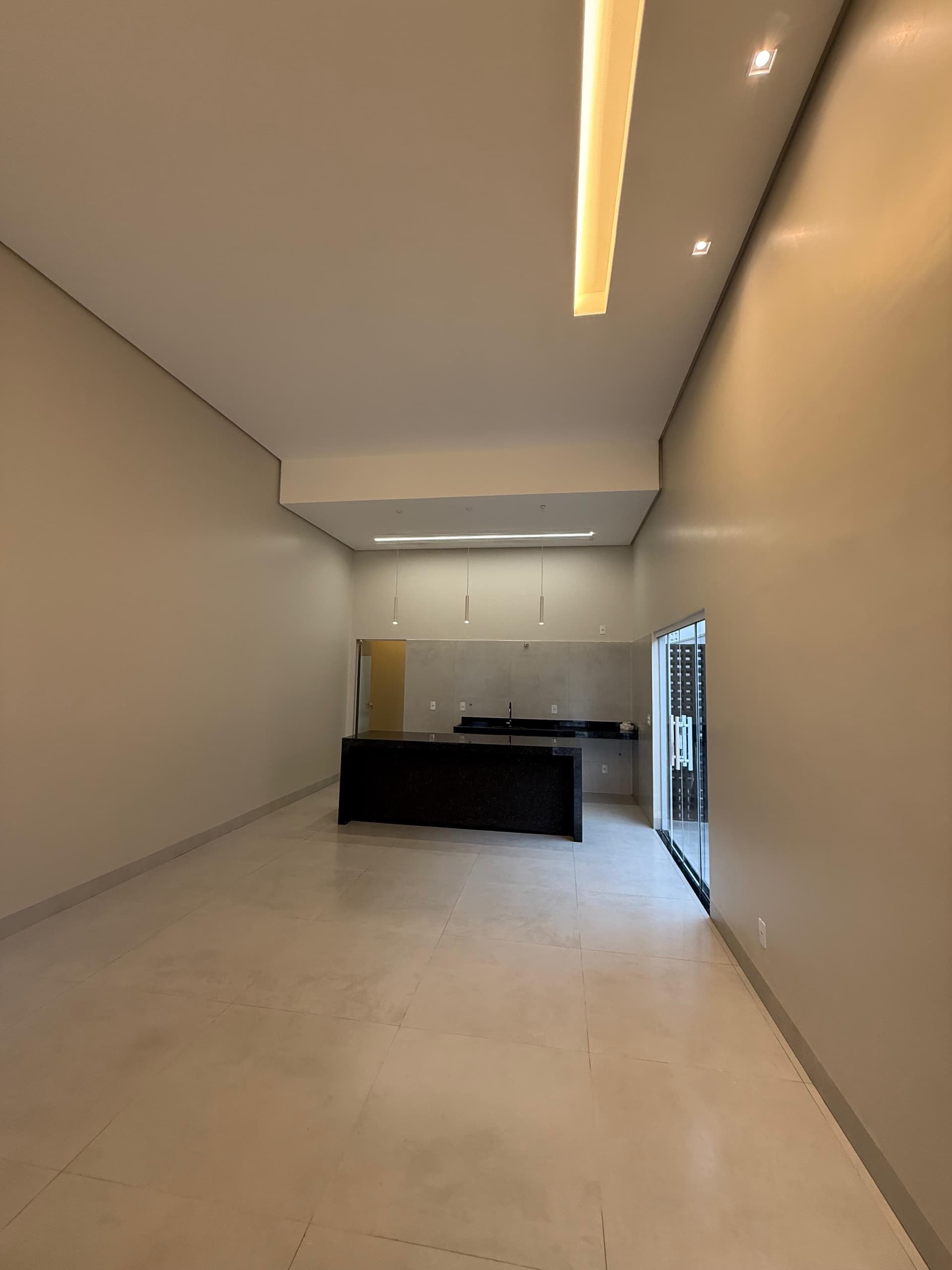 Casa 3 quartos com pé direito duplo e área gourmet na 1504 Sul