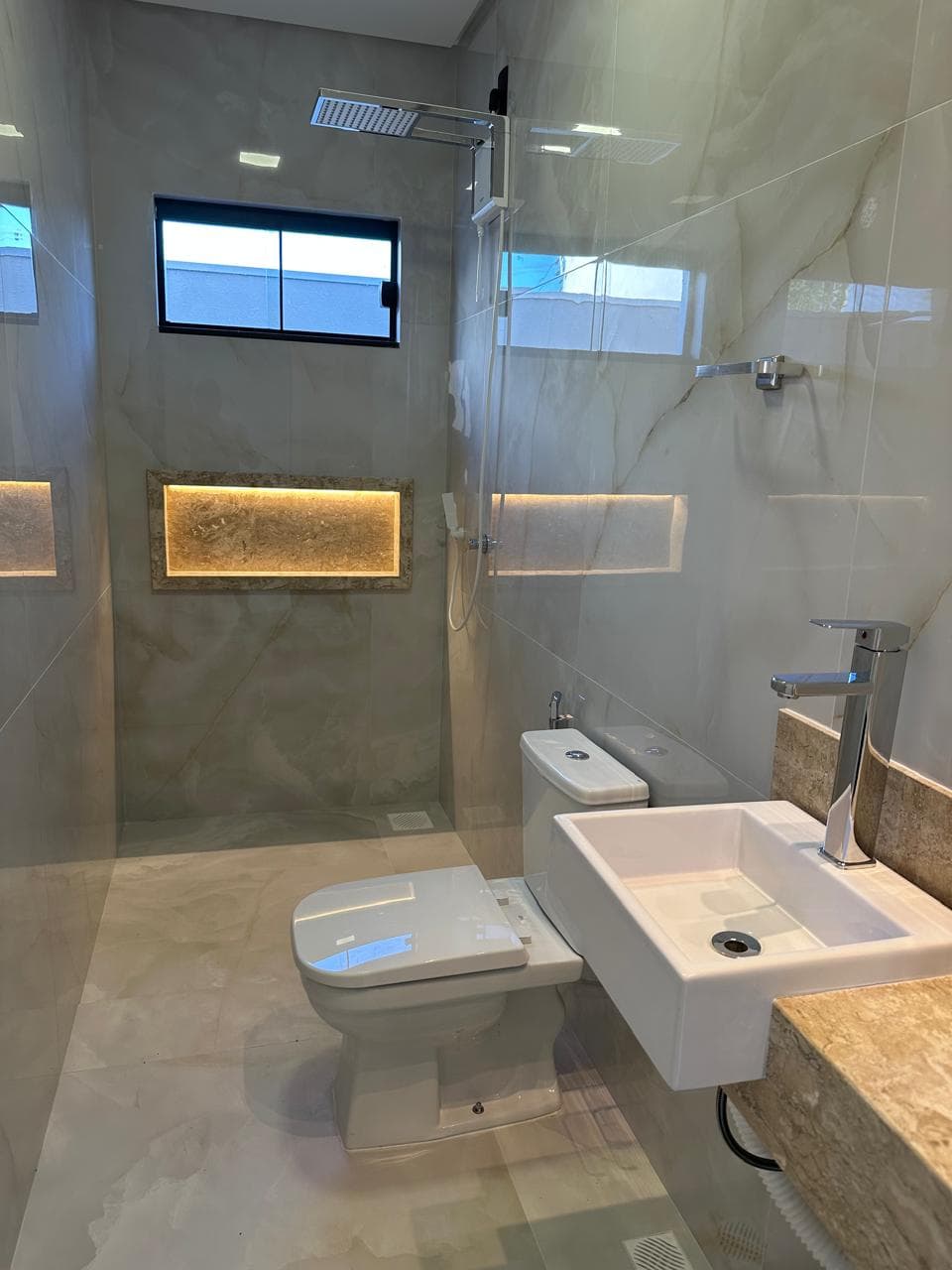 Casa nova 3 suítes com piscina e acabamento de alto padrão na 1205 Sul