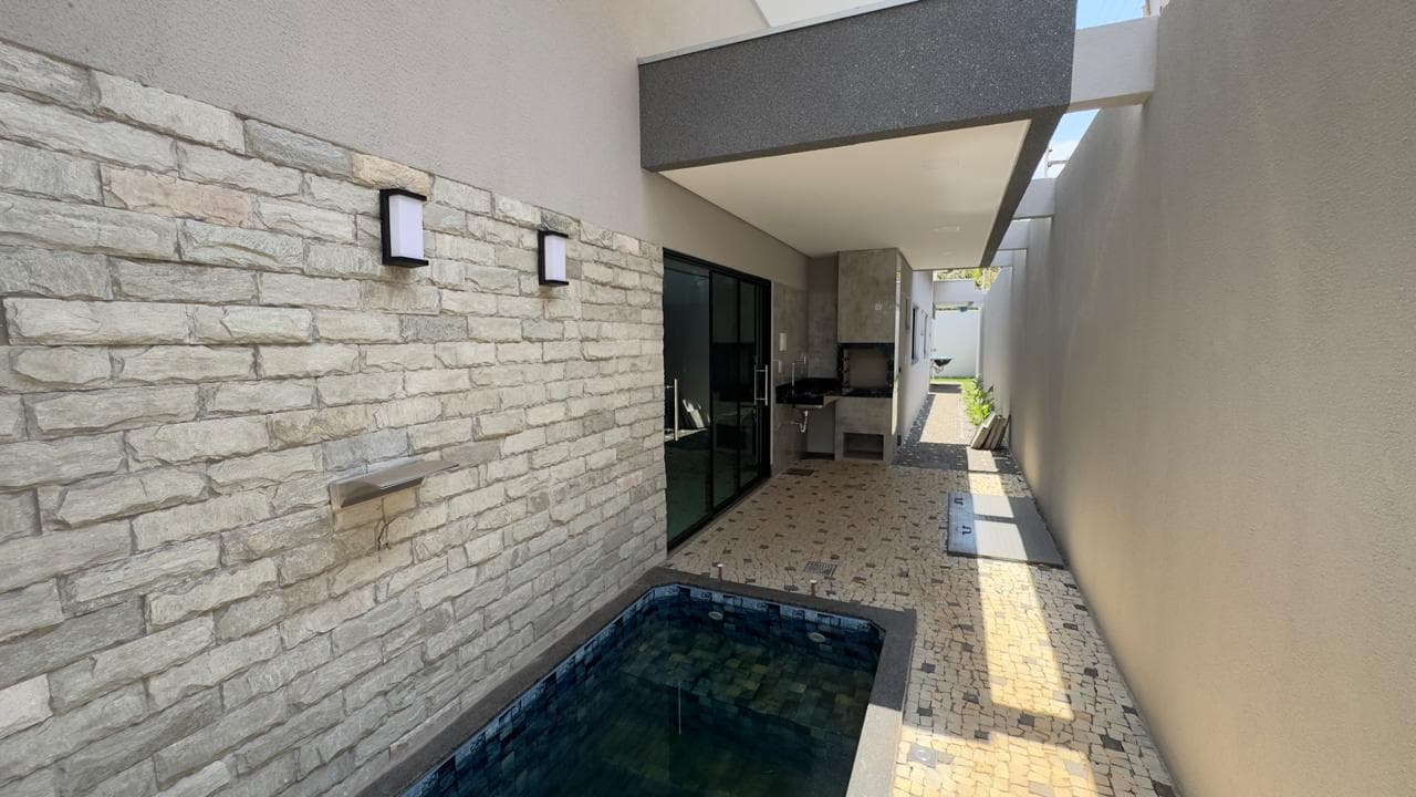 Casa à venda na 505 Sul com 3 suítes e piscina em Palmas