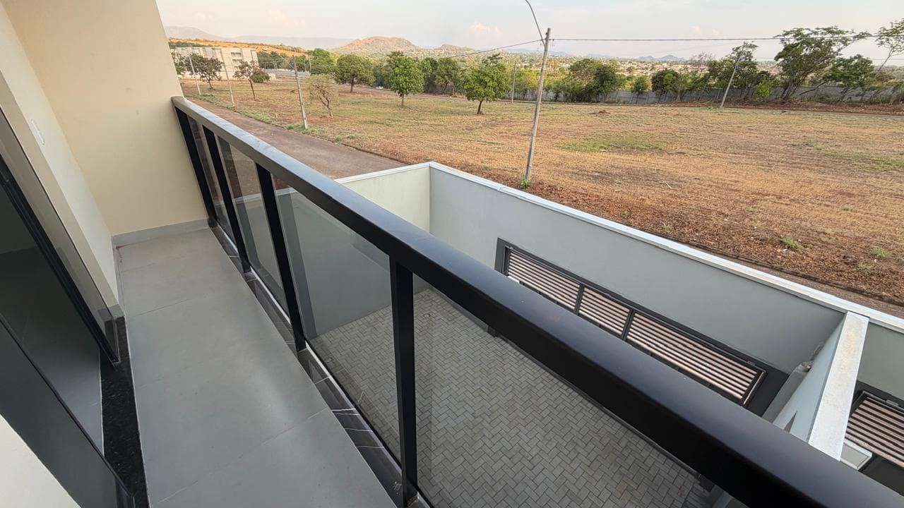 Sobrado com 2 suítes e varanda à venda na 1506 Sul – Palmas/TO
