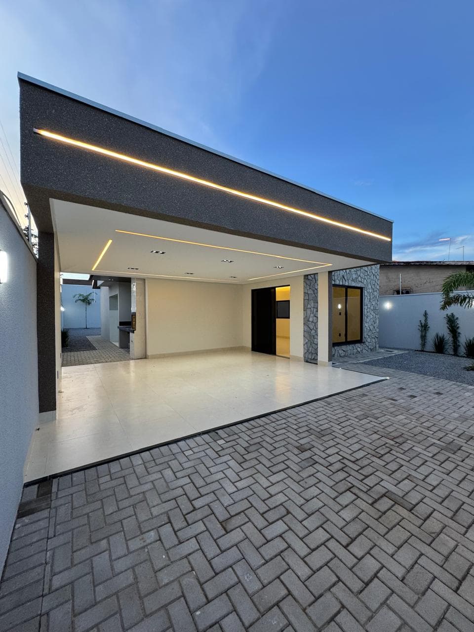 Casa 3 quartos com terreno amplo e 4 vagas na 1003 Sul em Palmas