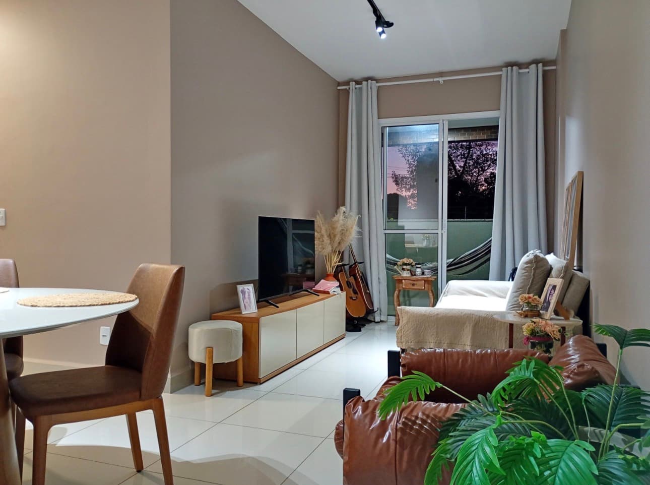 Apartamento mobiliado à venda no Solar dos Buritis, 306 Sul, ao lado do Parque Cesamar
