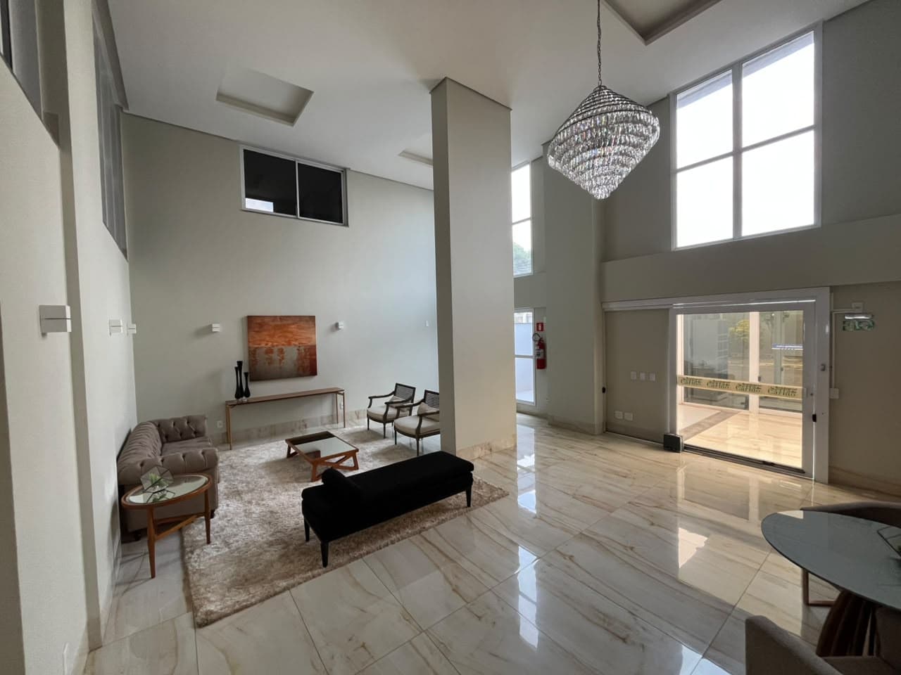 Apartamento semimobiliado com 2 quartos, suíte e lazer completo na 305 Sul, em Palmas
