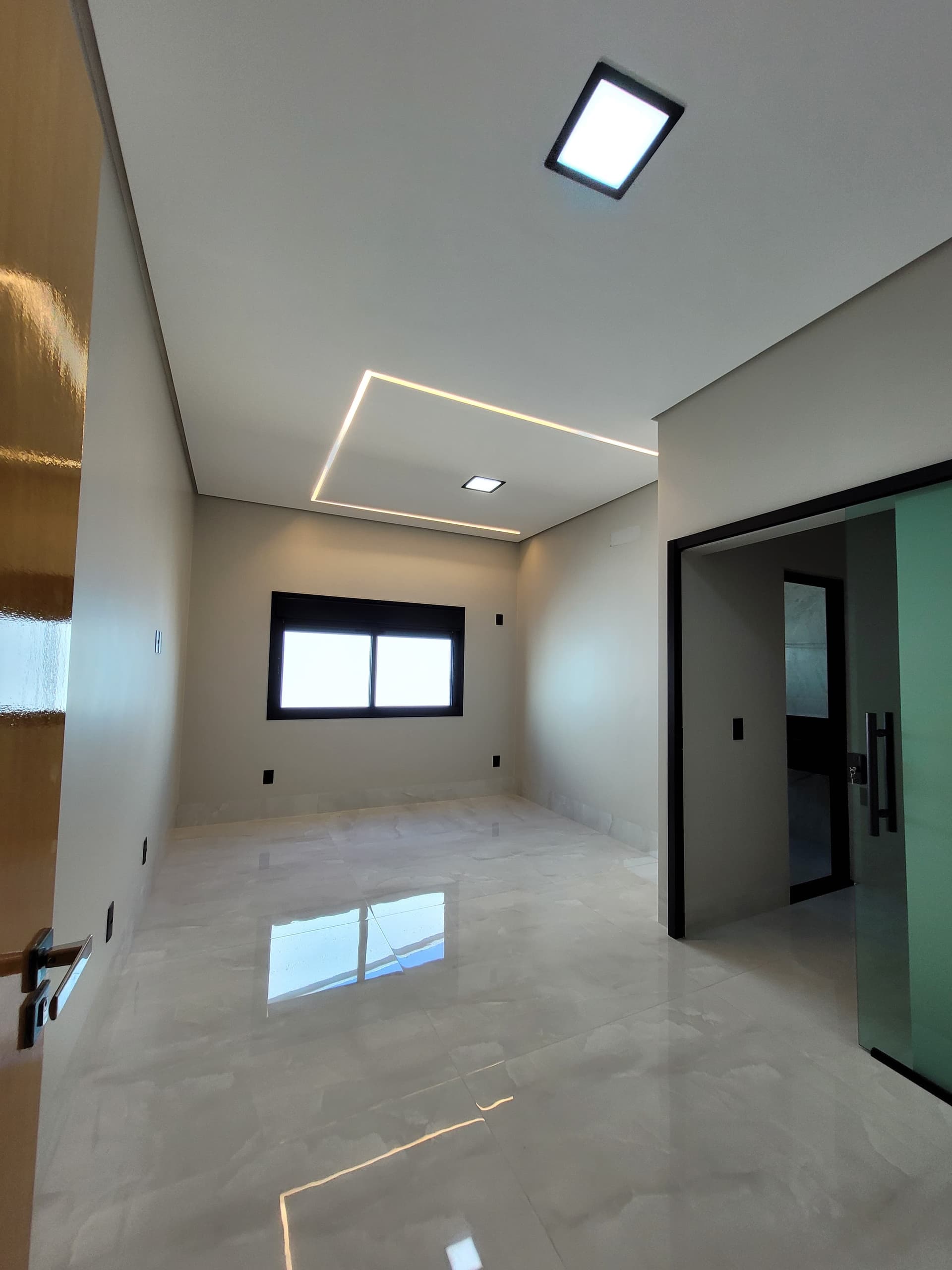 Casa alto padrão com 3 suítes, piscina aquecida e energia solar na 405 Sul em Palmas