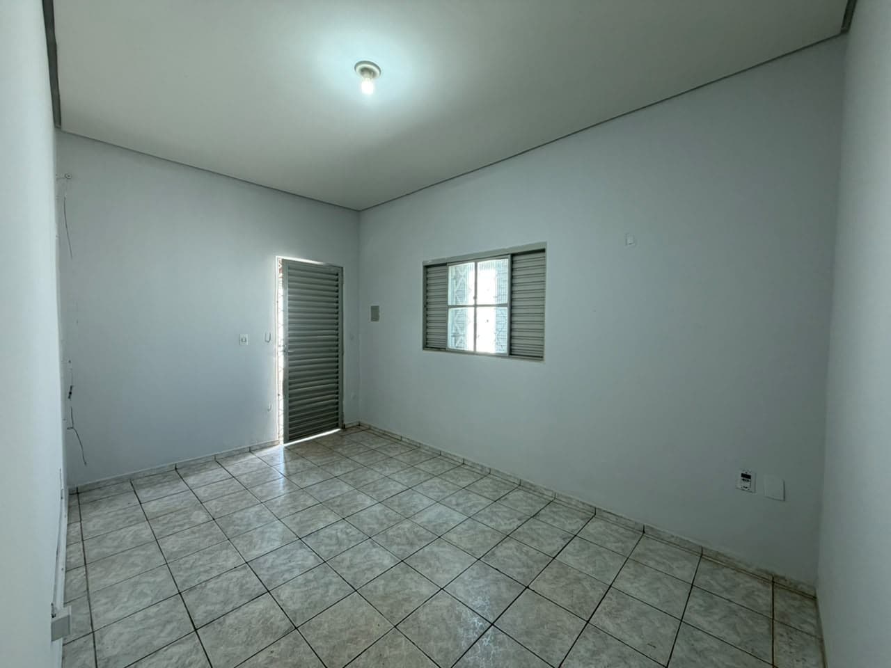 Casa com 2 Quartos para Locação NA 108 norte