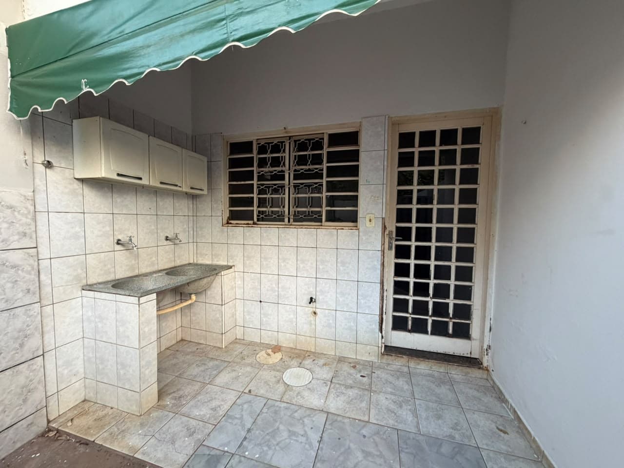 Casa para aluguel com 3 quartos e quintal privativo na 108 Norte - Palmas/TO