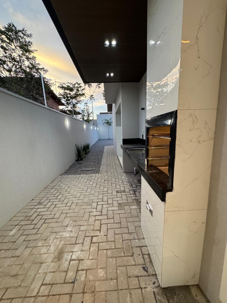 Casa 3 quartos com terreno amplo e 4 vagas na 1003 Sul em Palmas