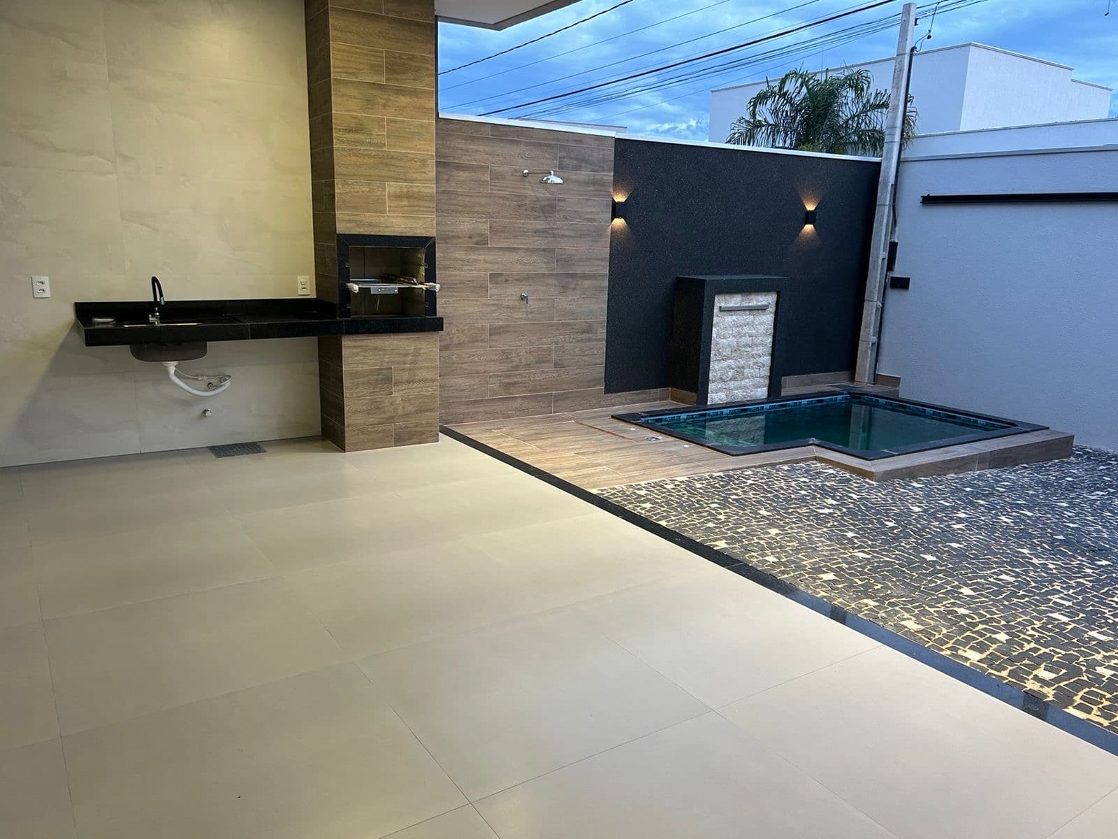Casa de alto padrão 3 quartos com piscina e closet na 507 Sul