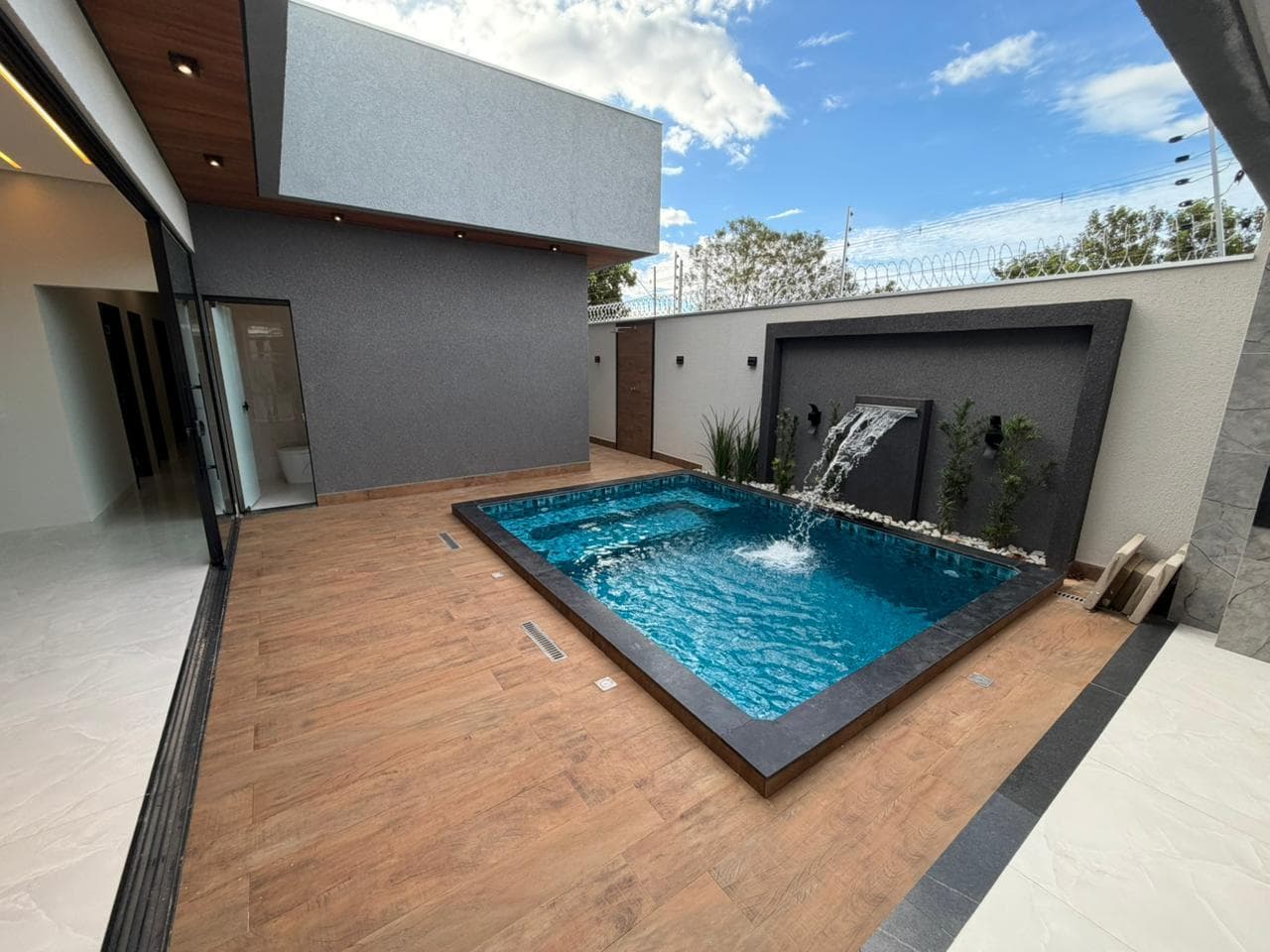 Casa de alto padrão 4 quartos com piscina na 1504 Sul