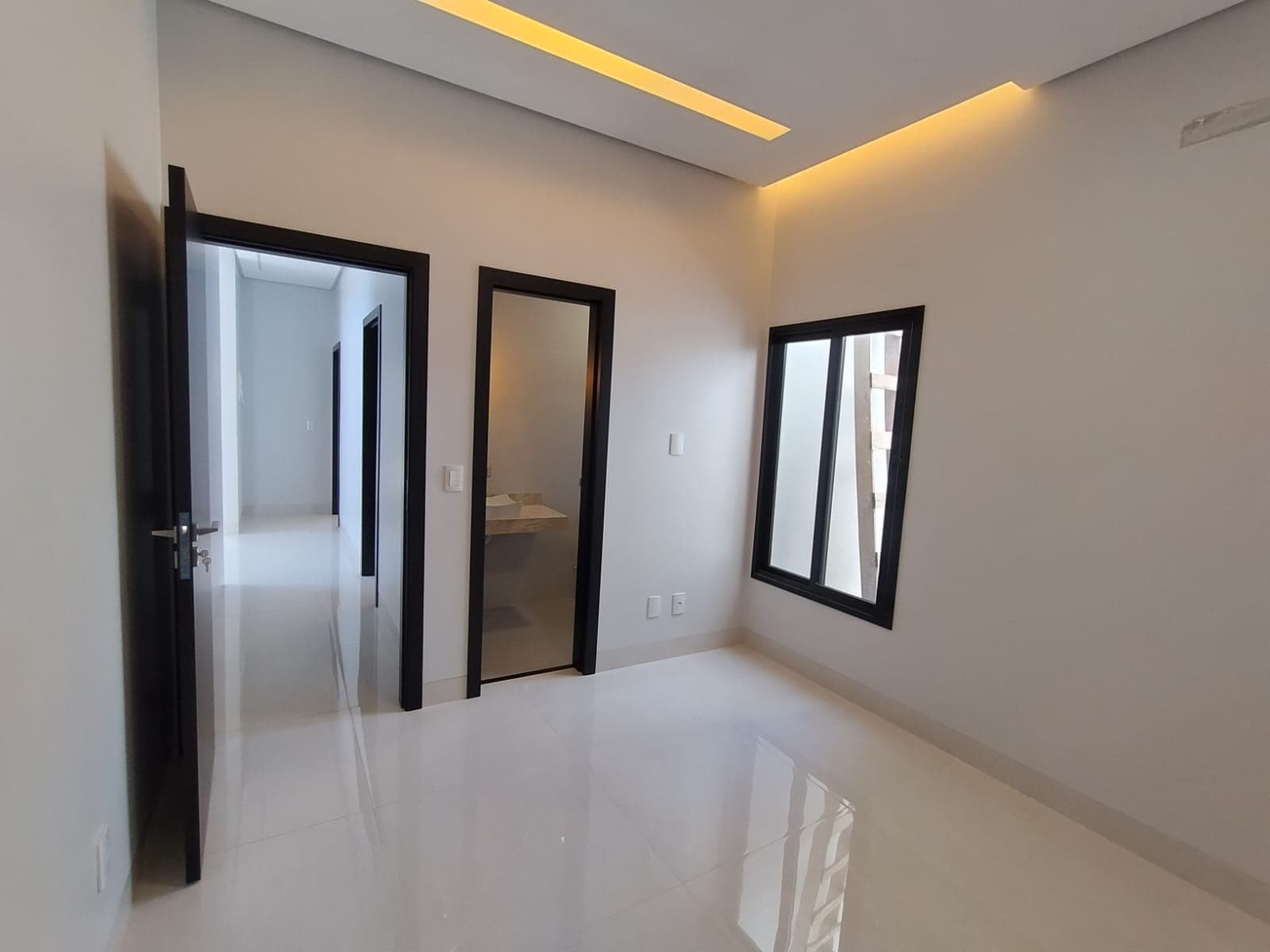 CASA À VENDA NA 309 SUL – ALTO PADRÃO COM 3 SUÍTES EM PALMAS