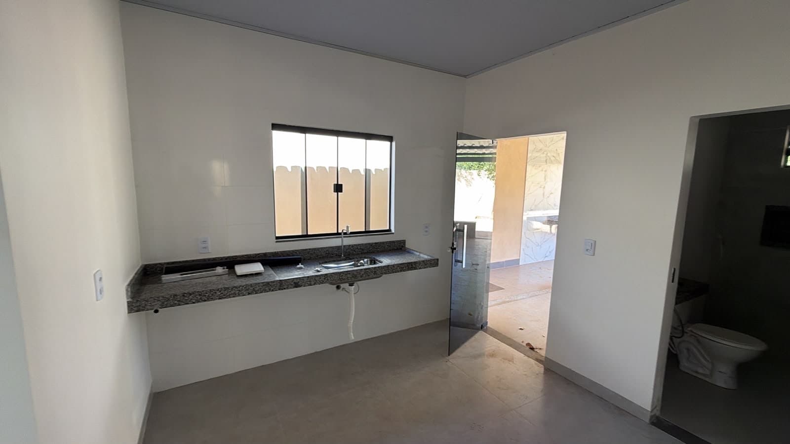 Casa com 2 quartos, suíte e área de lazer no Aureny IV em Palmas