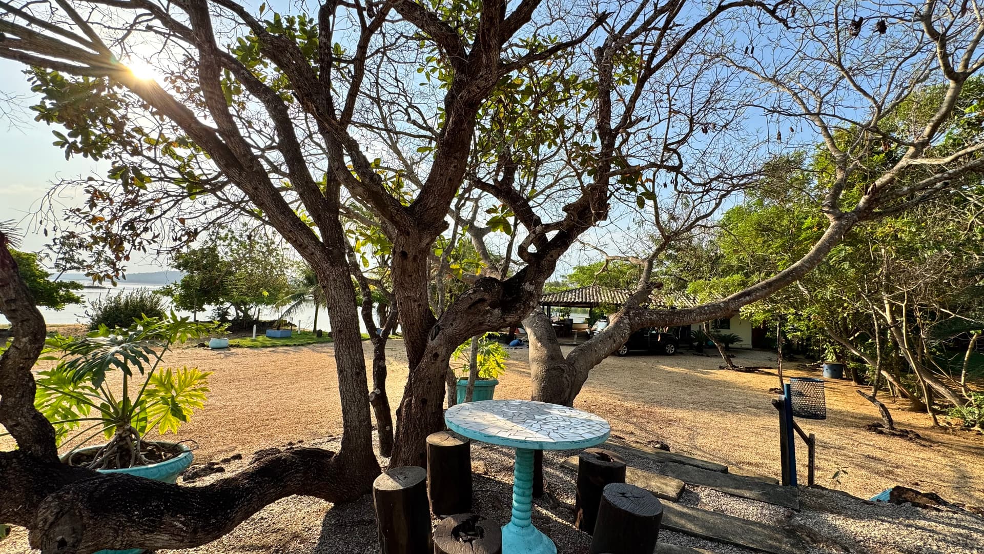 Chácara beira-lago à venda a 14 km de Palmas com 5.000 m²