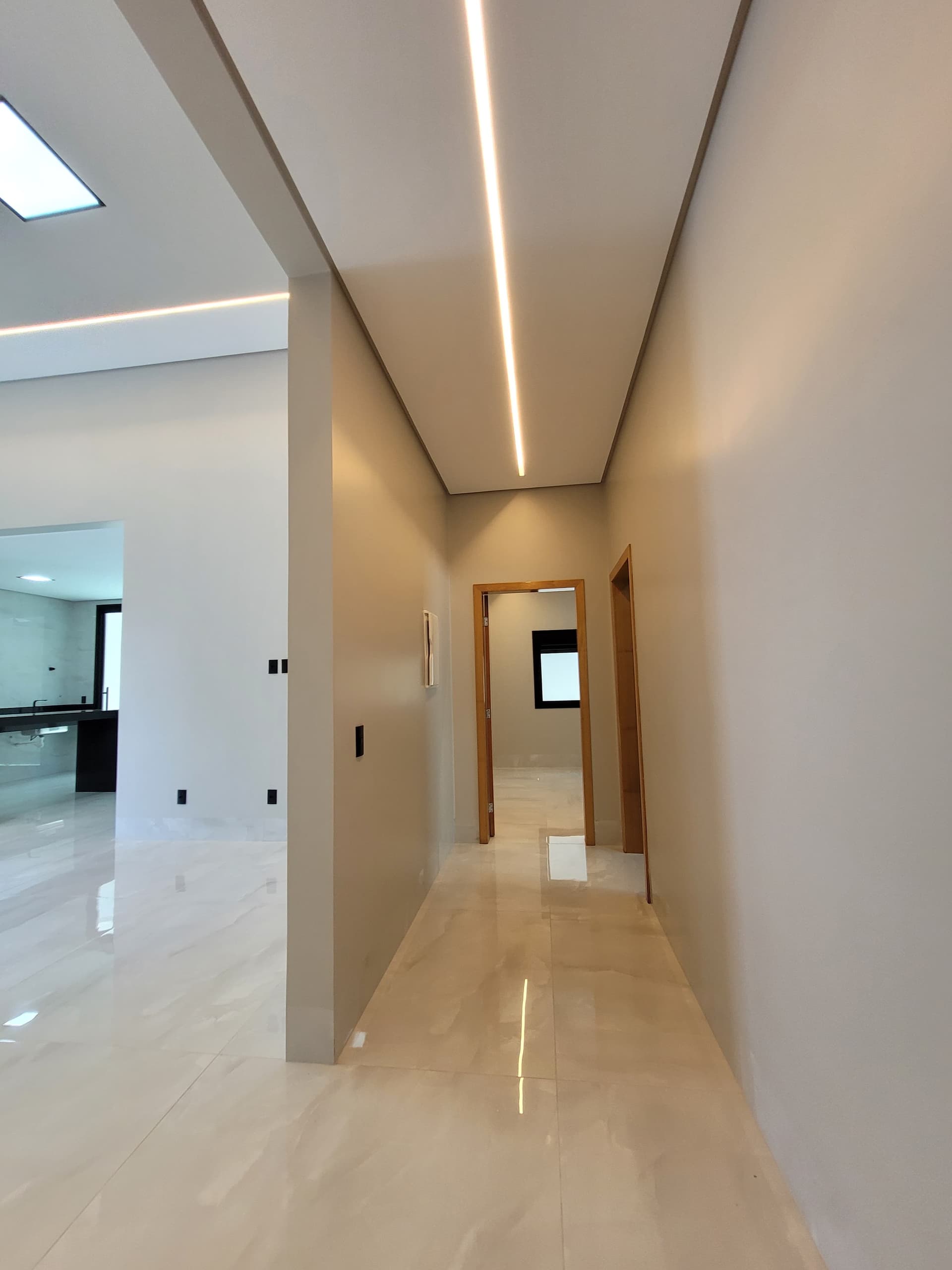 Casa alto padrão com 3 suítes, piscina aquecida e energia solar na 405 Sul em Palmas