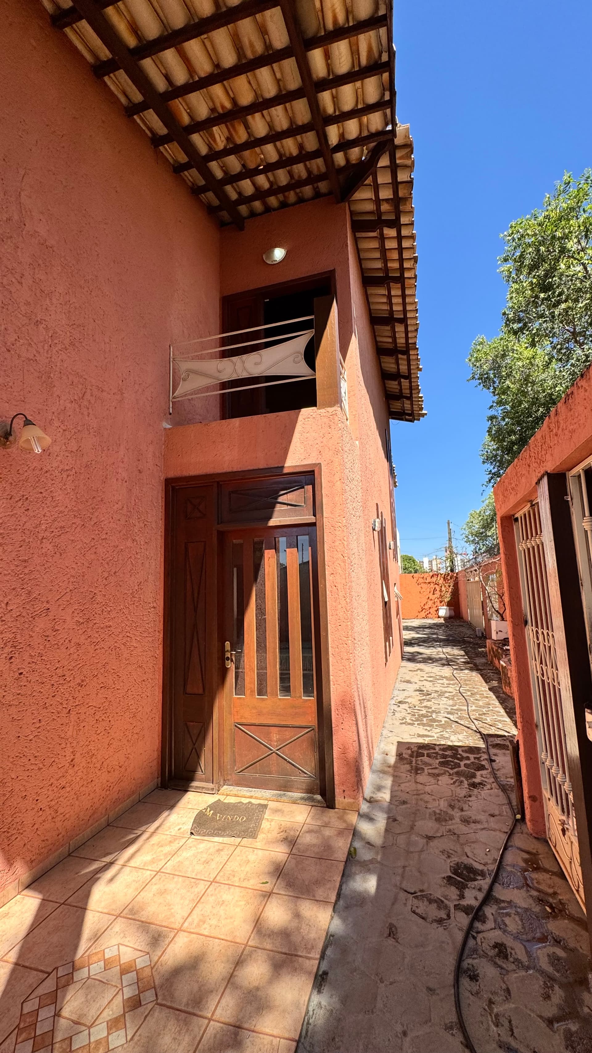 Casa de Esquina com 4 Quartos e Piscina à Venda na 206 Sul – Palmas/TO