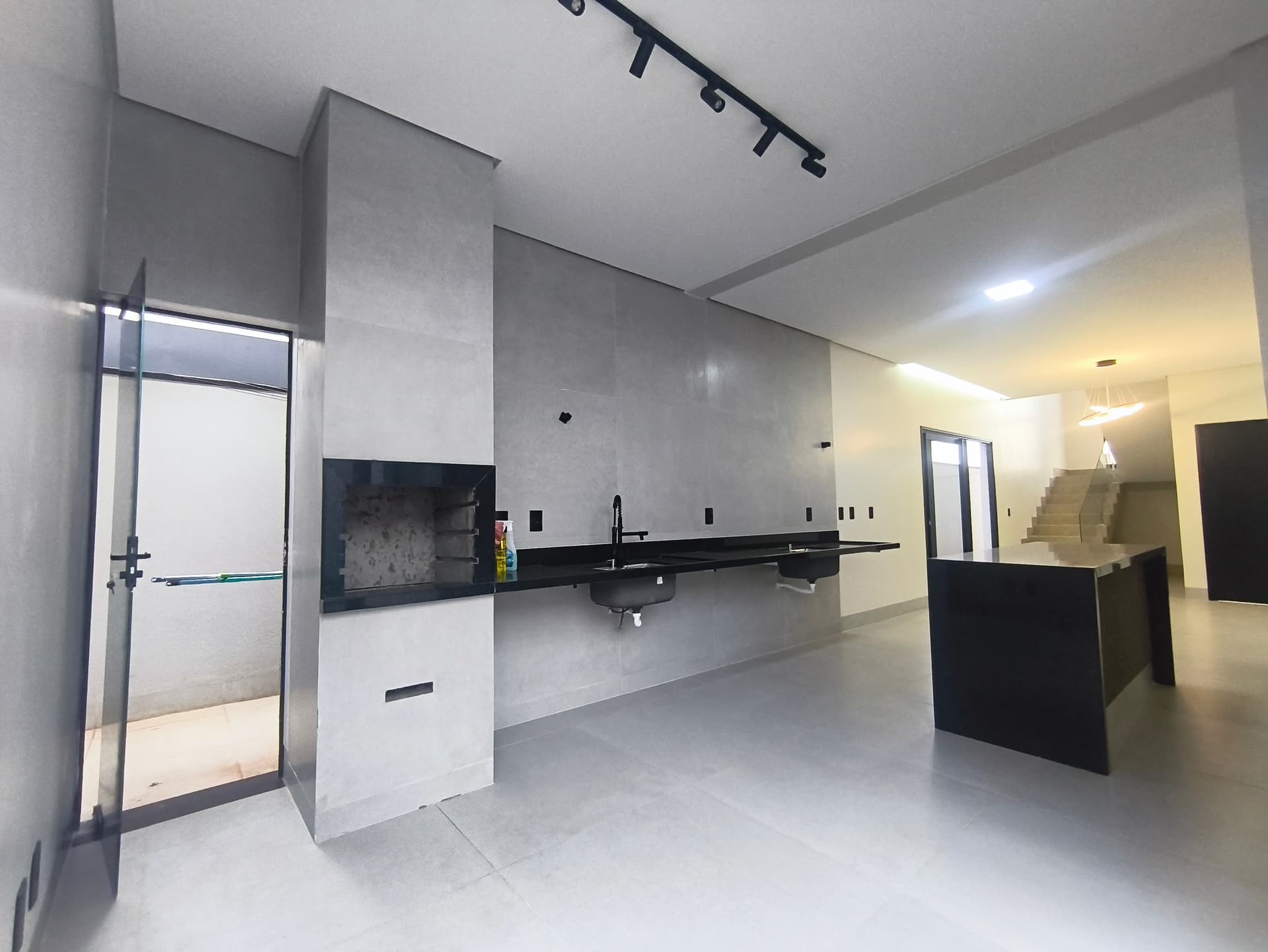 Sobrado moderno de alto padrão com piscina e área gourmet – Palmas/TO