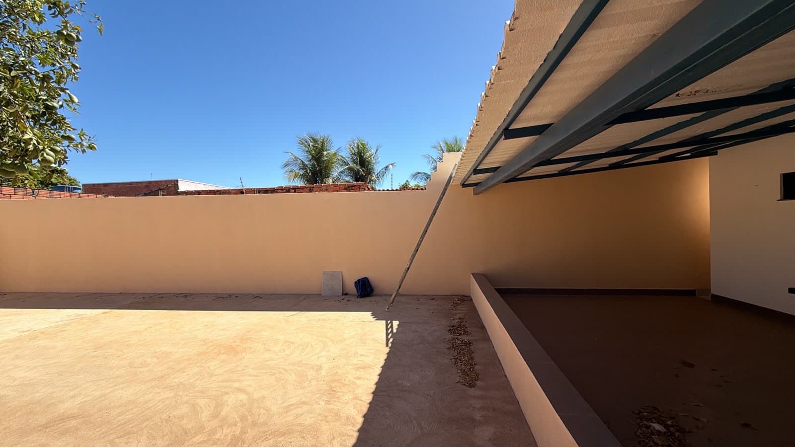 Casa com 2 quartos, suíte e área de lazer no Aureny IV em Palmas