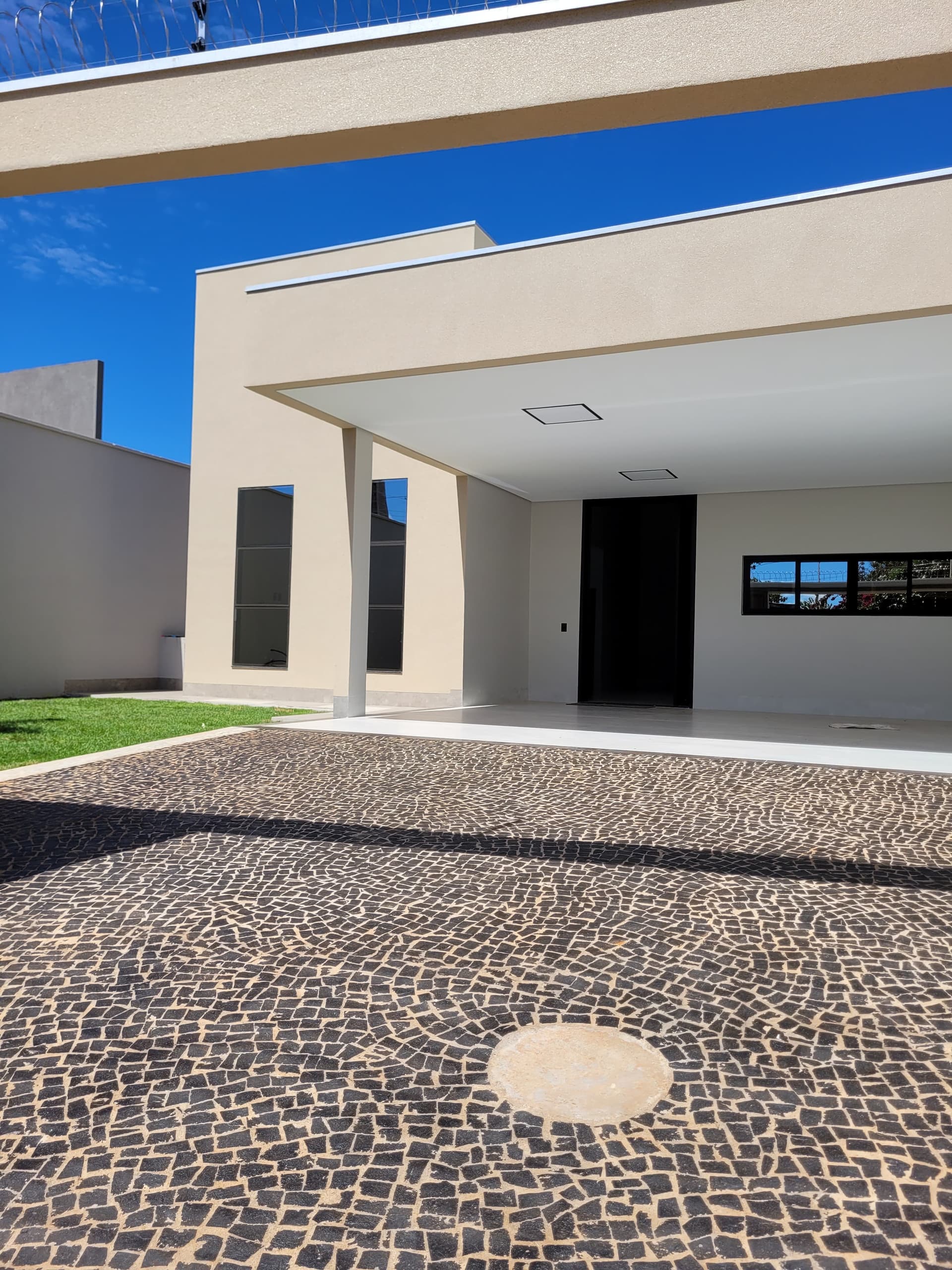 Casa alto padrão com 3 suítes, piscina aquecida e energia solar na 405 Sul em Palmas