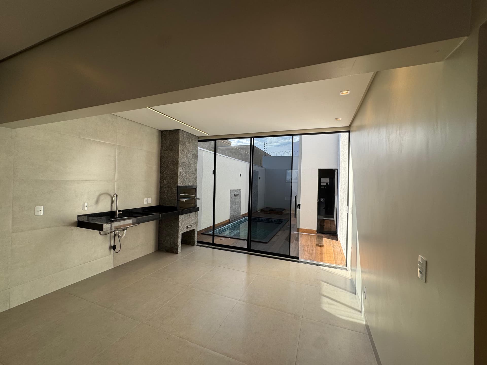 Casa com 3 quartos, suíte master e piscina na 1503 Sul em Palmas