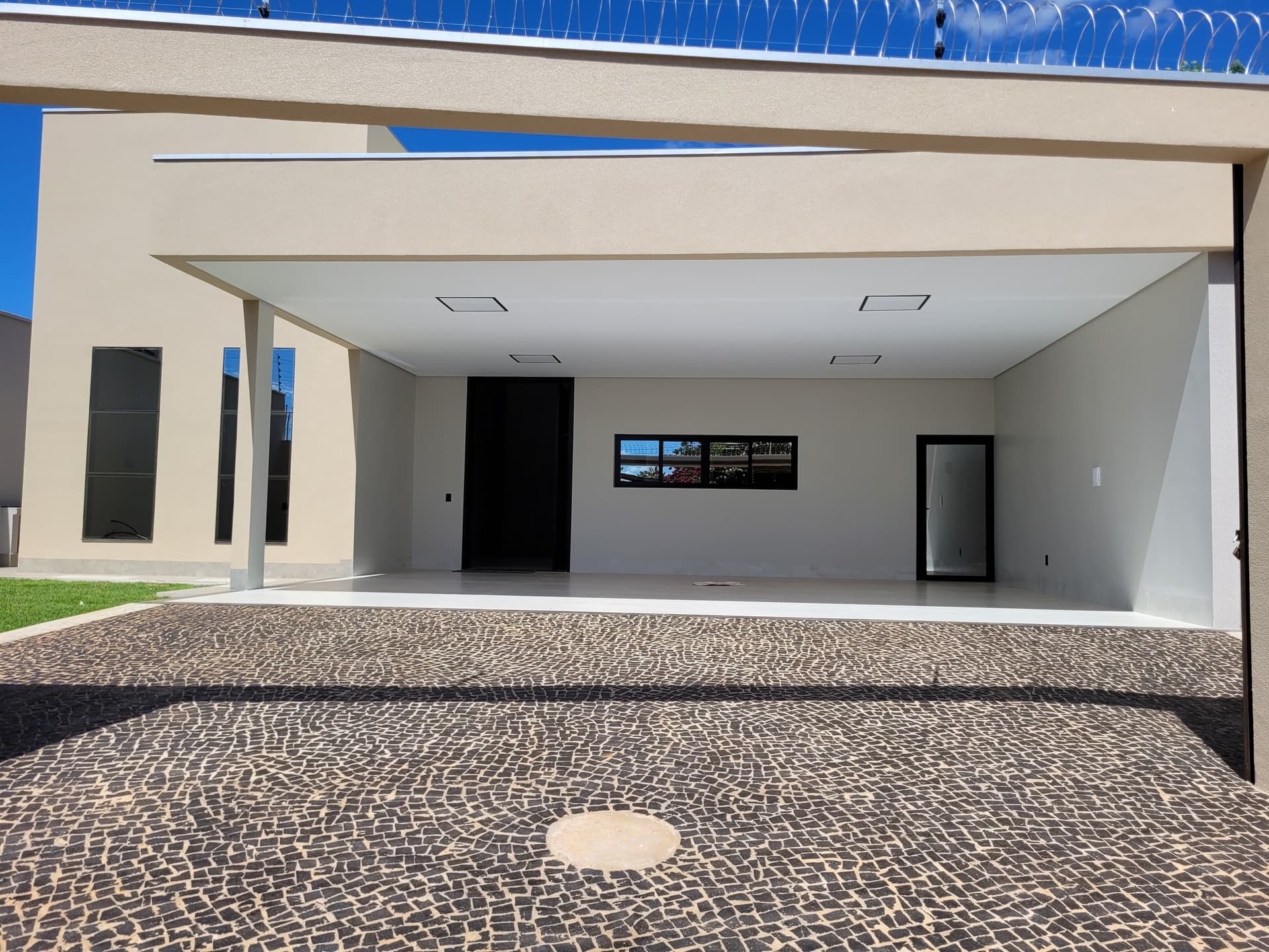 Casa alto padrão com 3 suítes, piscina aquecida e energia solar na 405 Sul em Palmas