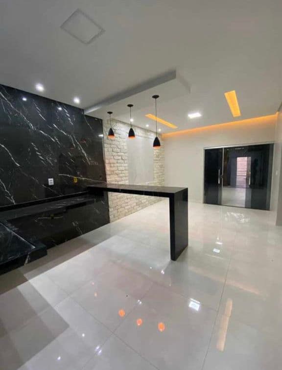 Casa 2 quartos com área gourmet e amplo terreno no Jardim Laila