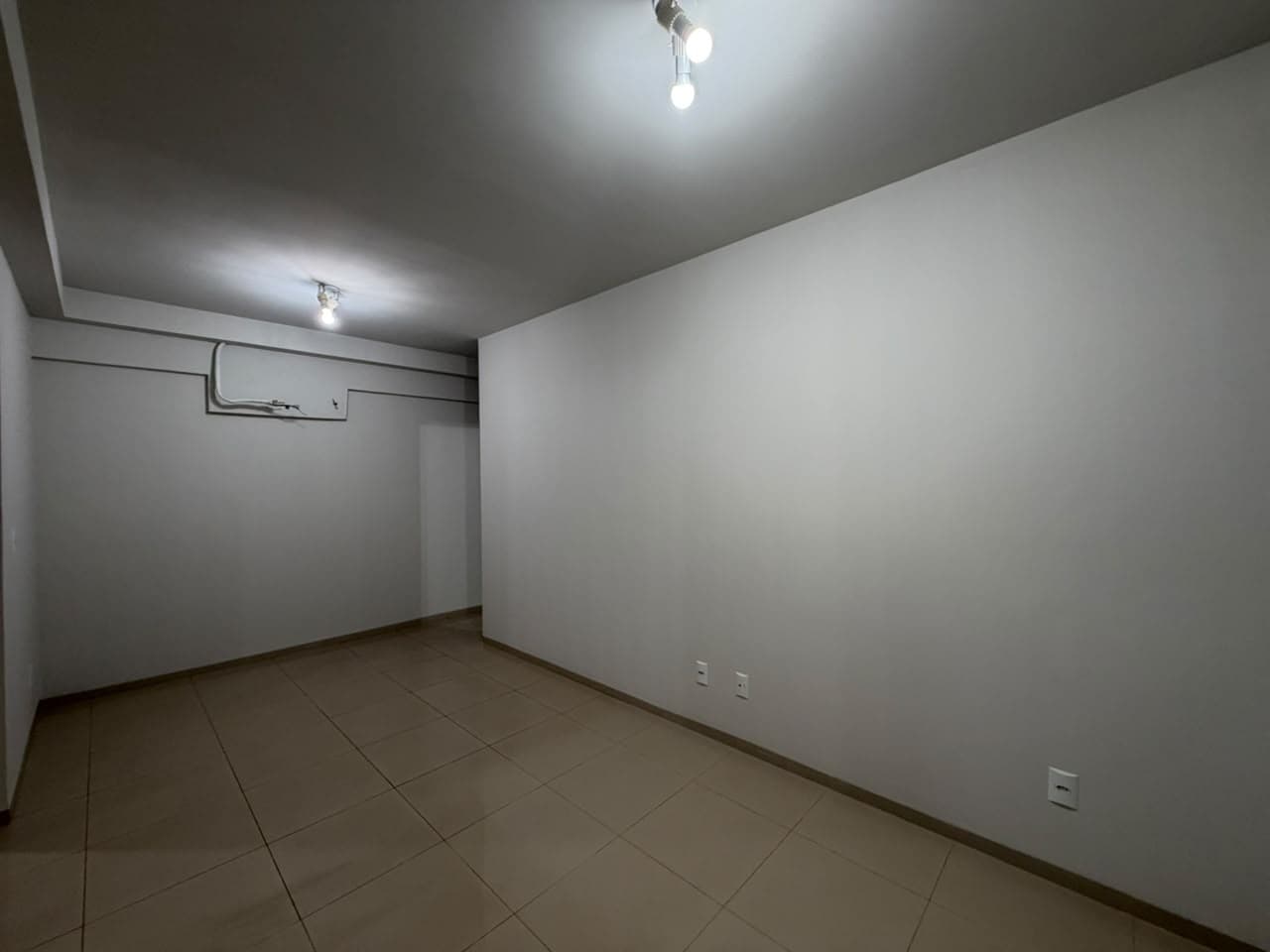 Apartamento 2 quartos com suíte e sacada para locação no Residencial Mirante Du Park – 306 Sul
