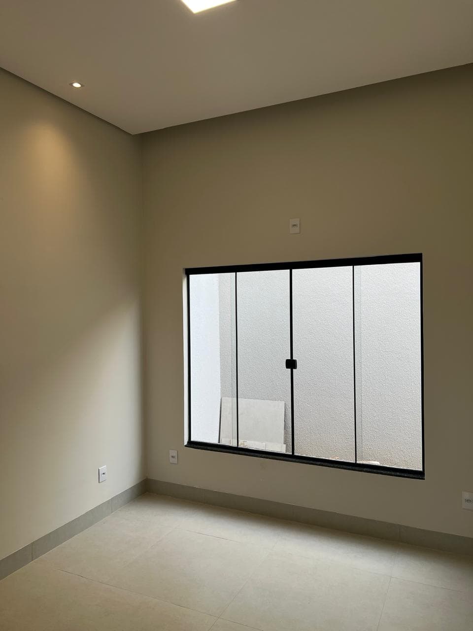 Casa nova com 2 quartos, sendo 1 suíte, para aluguel na 1603 Sul