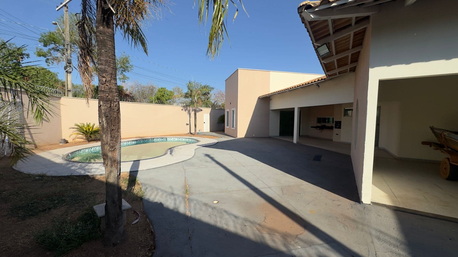 Casa de Esquina com 3 Suítes e Piscina à Venda na 509 Sul – Palmas/TO