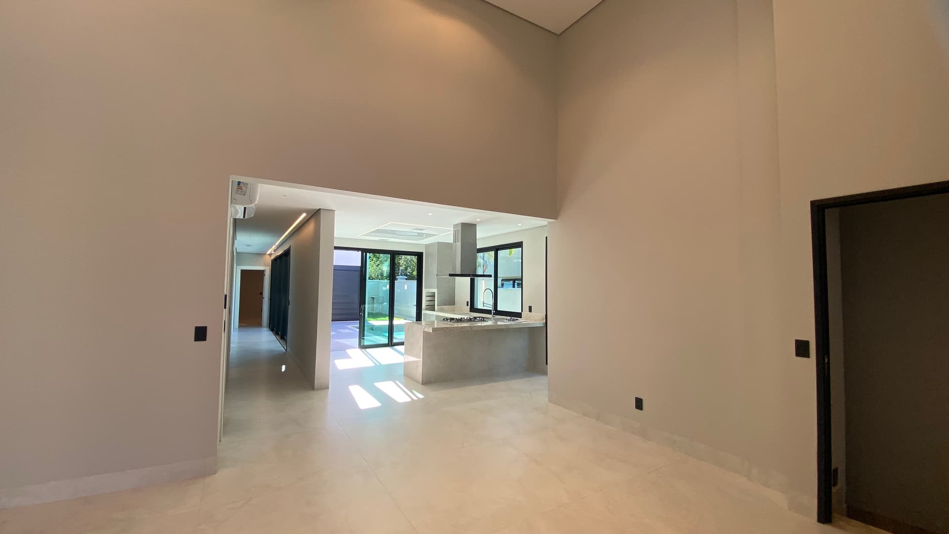 Casa térrea de alto padrão com 4 suítes no Alphaville 1 em Palmas