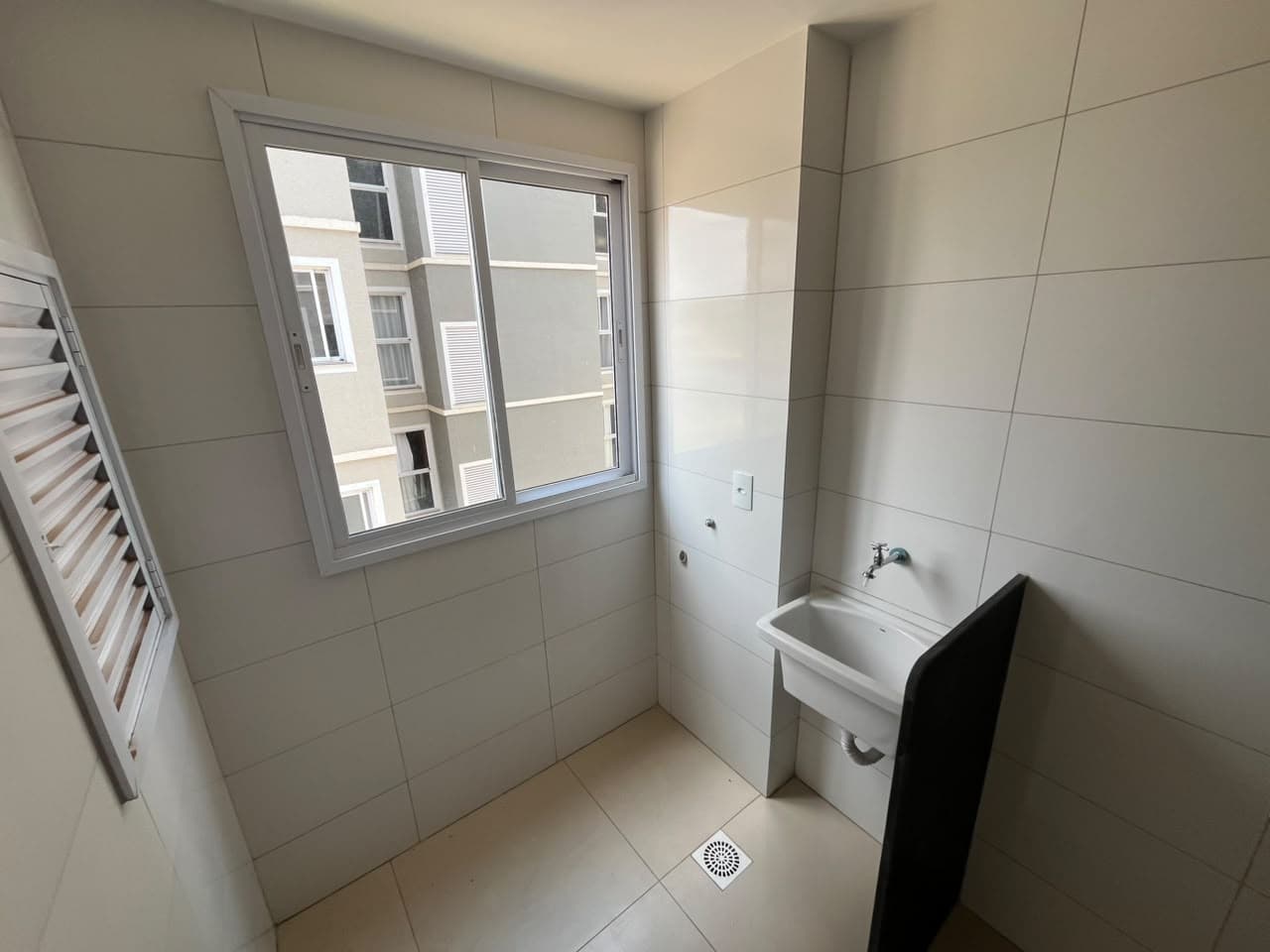 Apartamento 2/4 no Brisas do Lago com codominio incluso e IPTU