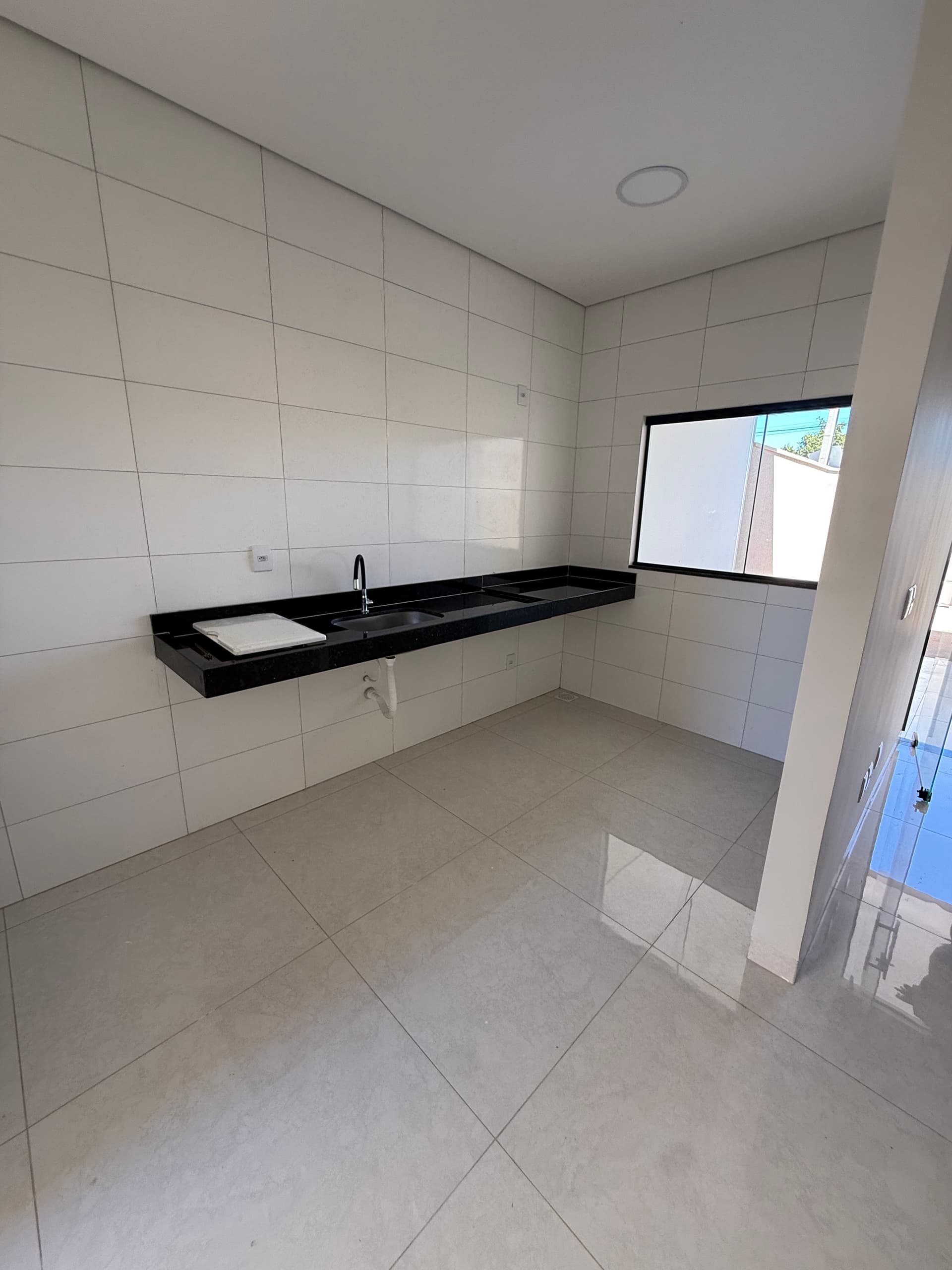 Casas novas com 2 quartos e suíte