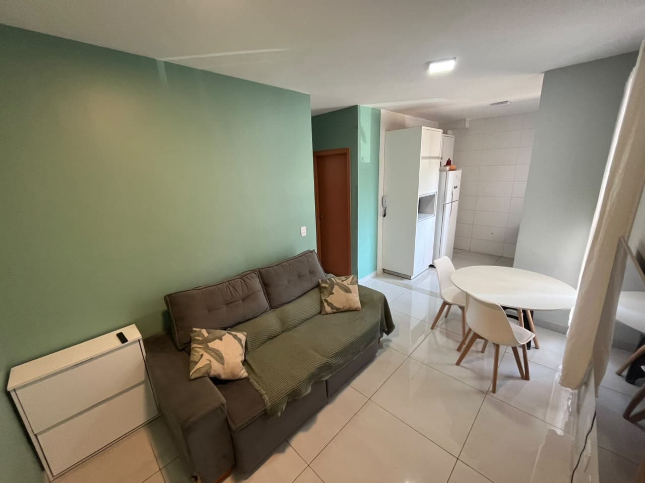 Apartamento mobiliado com 2 quartos para locação no Palmeira Real – 806 Sul