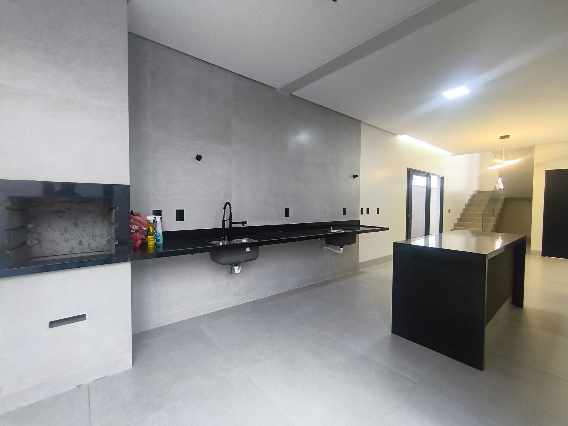 Sobrado moderno de alto padrão com piscina e área gourmet – Palmas/TO