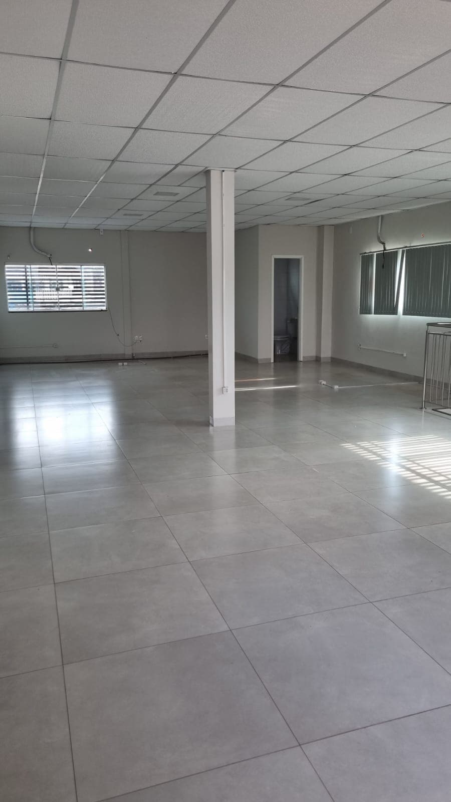 Sala comercial superior com 168 m² na Avenida da 706 Sul
