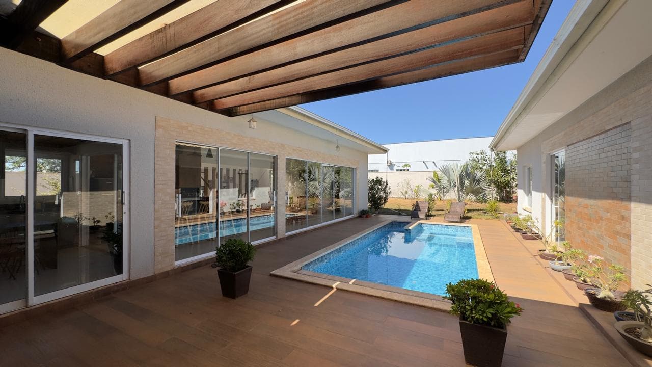 Casa à venda no Condomínio Polinésia — 3 Suítes, Piscina e Área Gourmet