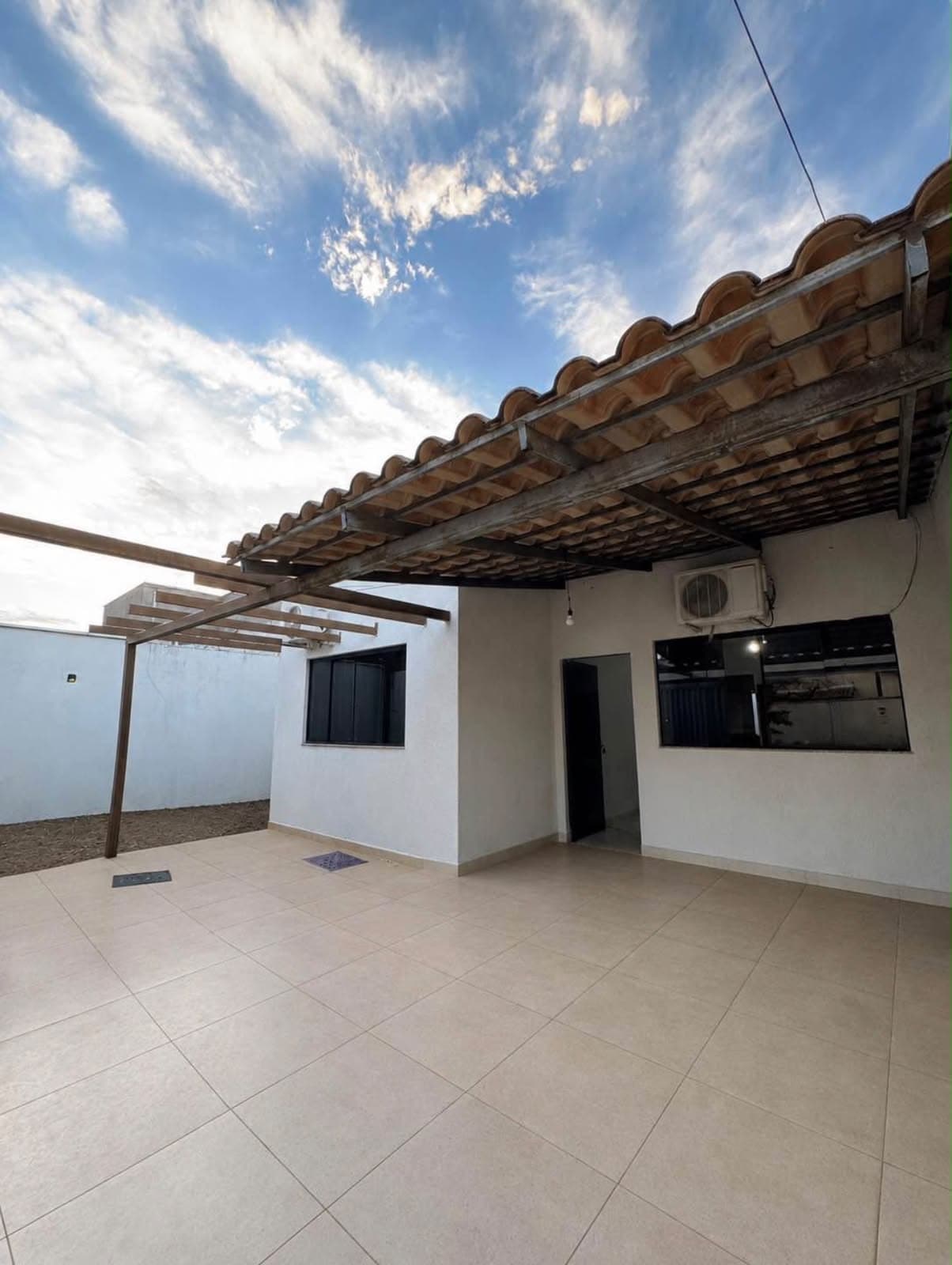 Casa à venda na 704 Sul com 3 quartos, suíte e porteira fechada em Palmas