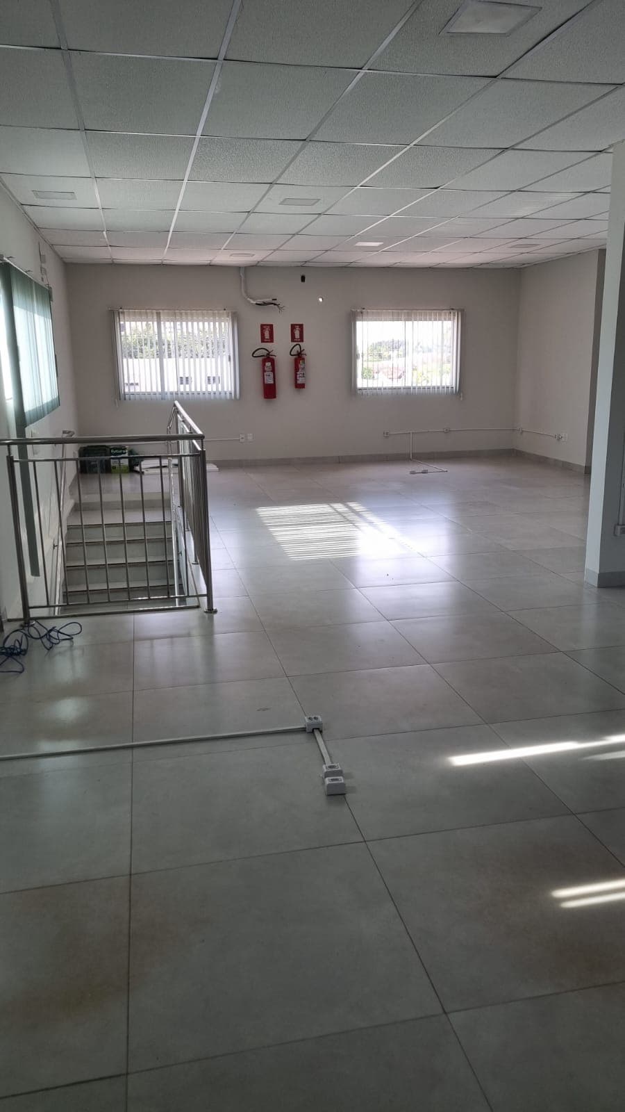 Sala comercial superior com 168 m² na Avenida da 706 Sul