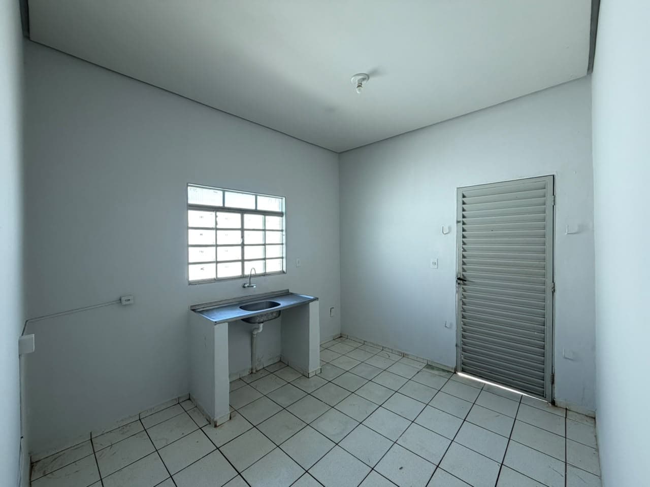 Casa com 2 Quartos para Locação NA 108 norte