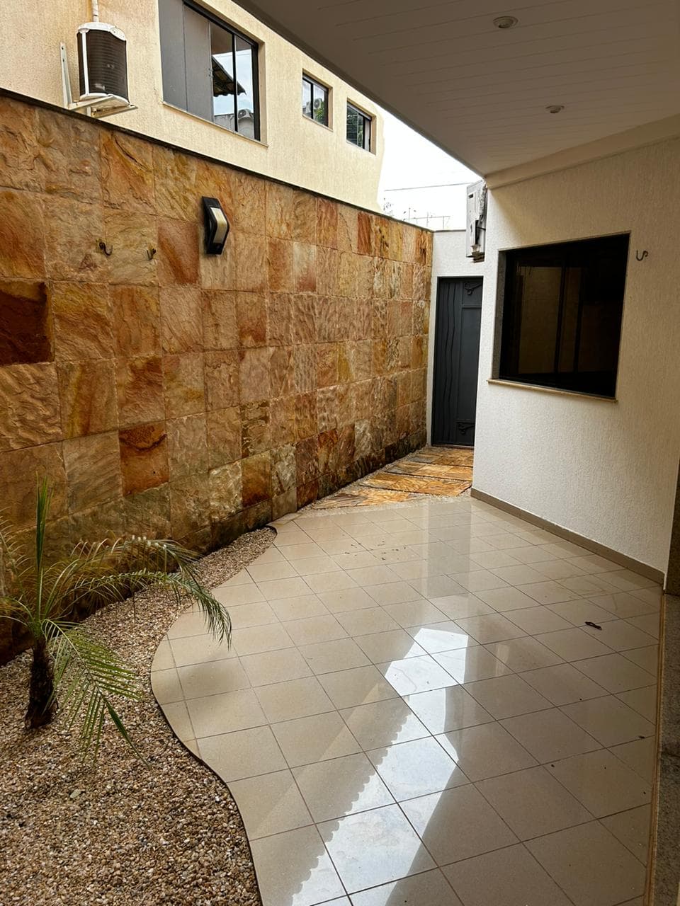 Sobrado 4 suítes em condomínio na 404 Sul em Palmas – alto padrão com área gourmet e 6 vagas