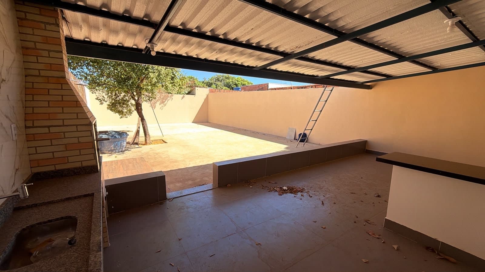 Casa com 2 quartos, suíte e área de lazer no Aureny IV em Palmas