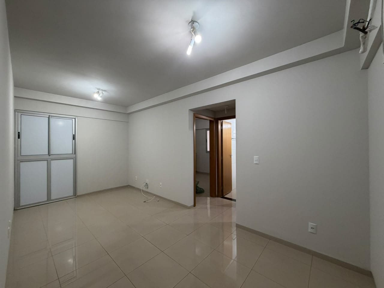 Apartamento 2 quartos com suíte e sacada para locação no Residencial Mirante Du Park – 306 Sul