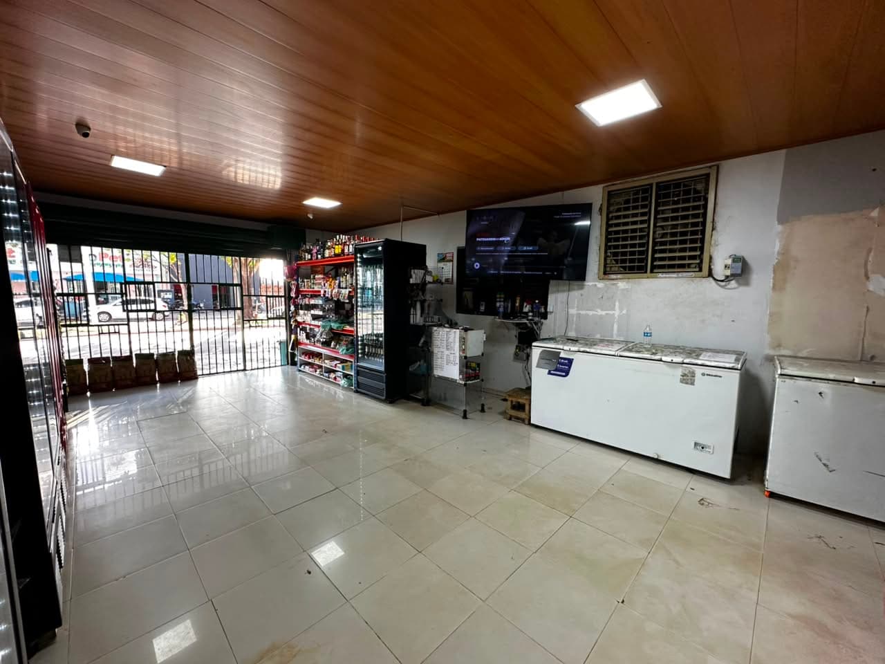 Estrutura Comercial Completa com Energia Solar e Equipamentos de Alto Padrão