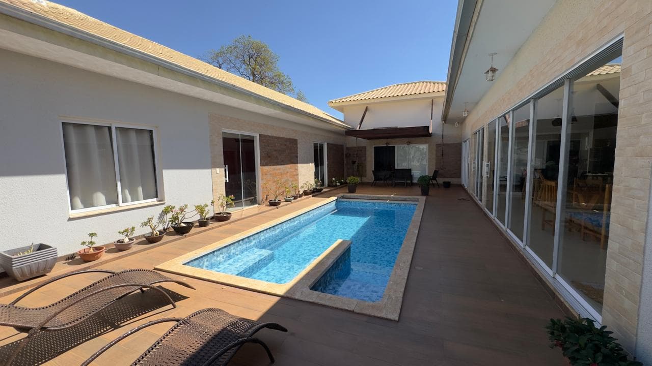 Casa à venda no Condomínio Polinésia — 3 Suítes, Piscina e Área Gourmet