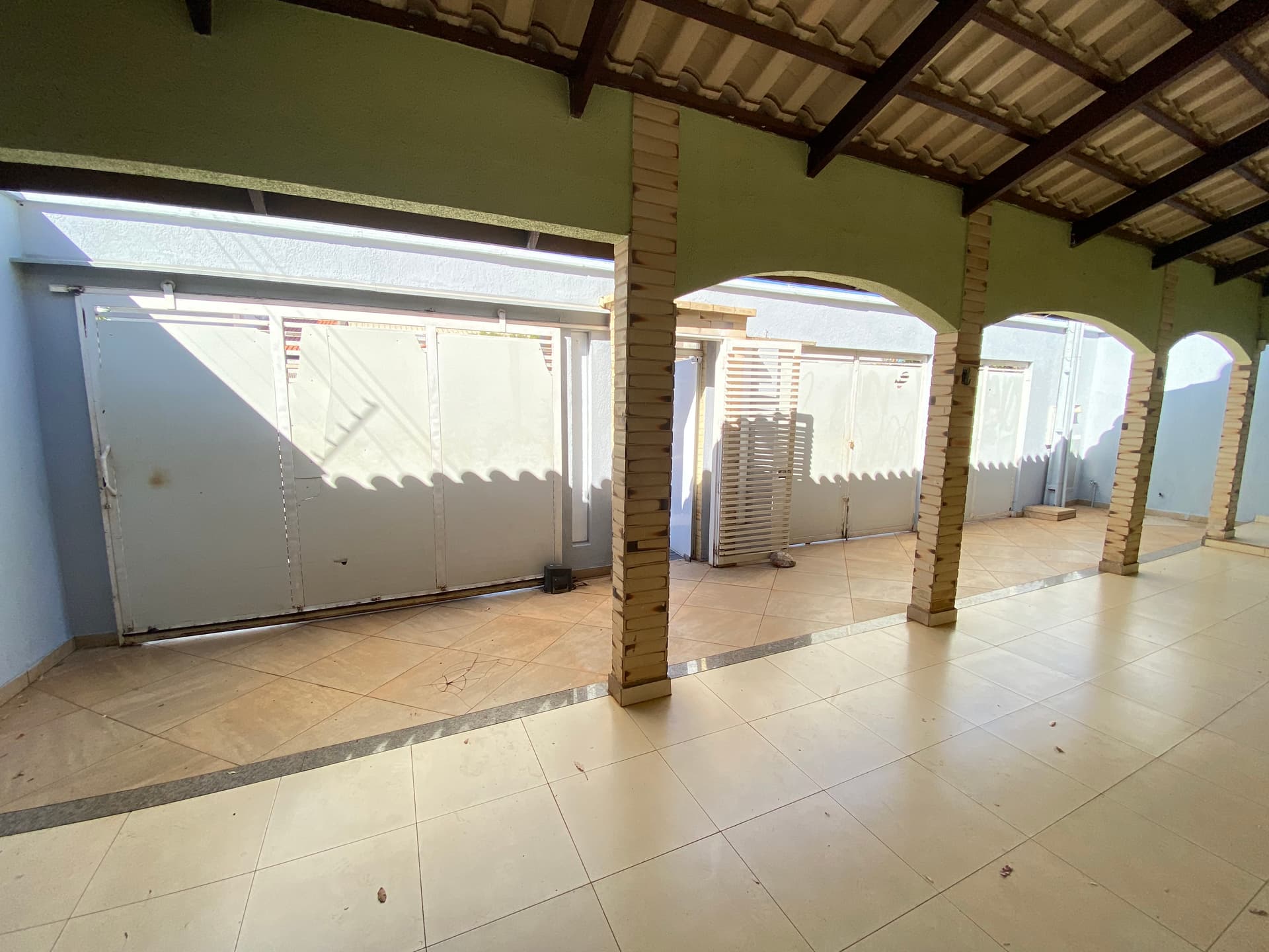 Sobrado com 5 Quartos, 4 Suítes, Piscina e Área Gourmet à Venda na 110 Sul – Palmas/TO