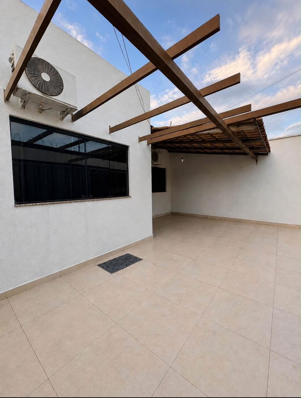 Casa à venda na 704 Sul com 3 quartos, suíte e porteira fechada em Palmas